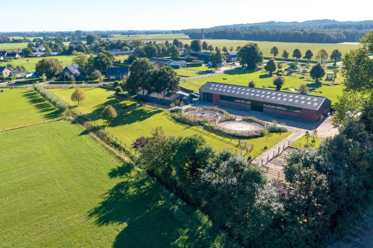 fencing-private-stable-montferland-1-1712827127PPloh_1200x799.jpg